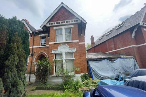 34 Mount Park Crescent, London, W5 2RR