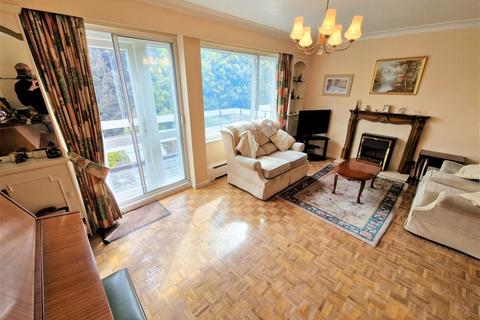 6 Avenue Road, Isleworth, TW7 4JN