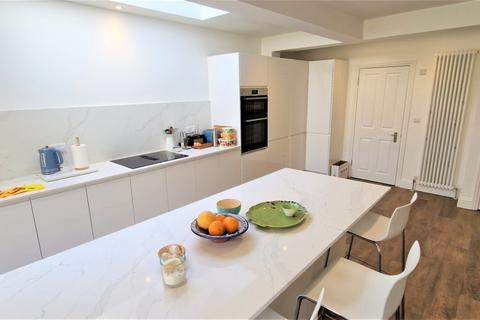 33 Coldershaw Road, London, W13 9EA