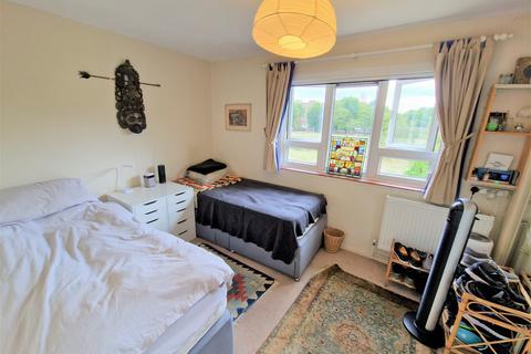 114 Thames Road, London, W4 3RQ