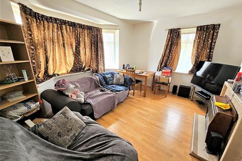 4 The Vale, Feltham, TW14 0JY