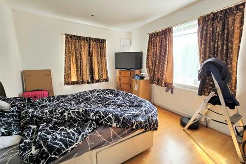 4 The Vale, Feltham, TW14 0JY