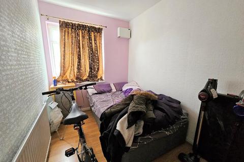 4 The Vale, Feltham, TW14 0JY