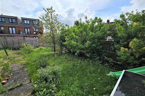 4 The Vale, Feltham, TW14 0JY