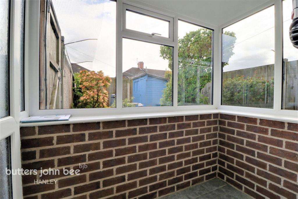 Robertville Road, Bucknall, ST2 9HD 3 bed semidetached house for sale £91,000