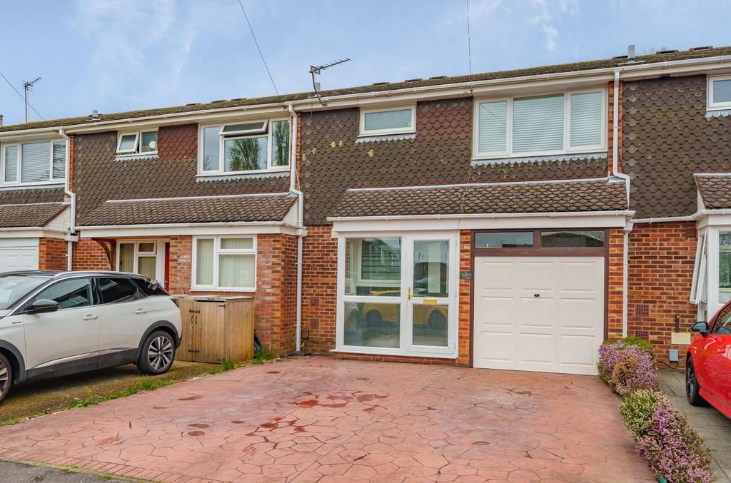 Beverley Close, Park Gate, Southampton, Hampshire, SO31 3 bed terraced