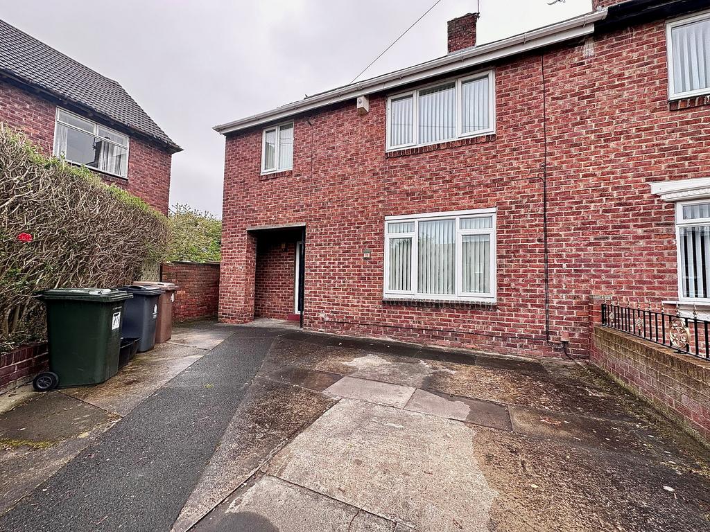 Staithes Avenue, Longbenton, Newcastle upon Tyne, NE12 4 bed semi