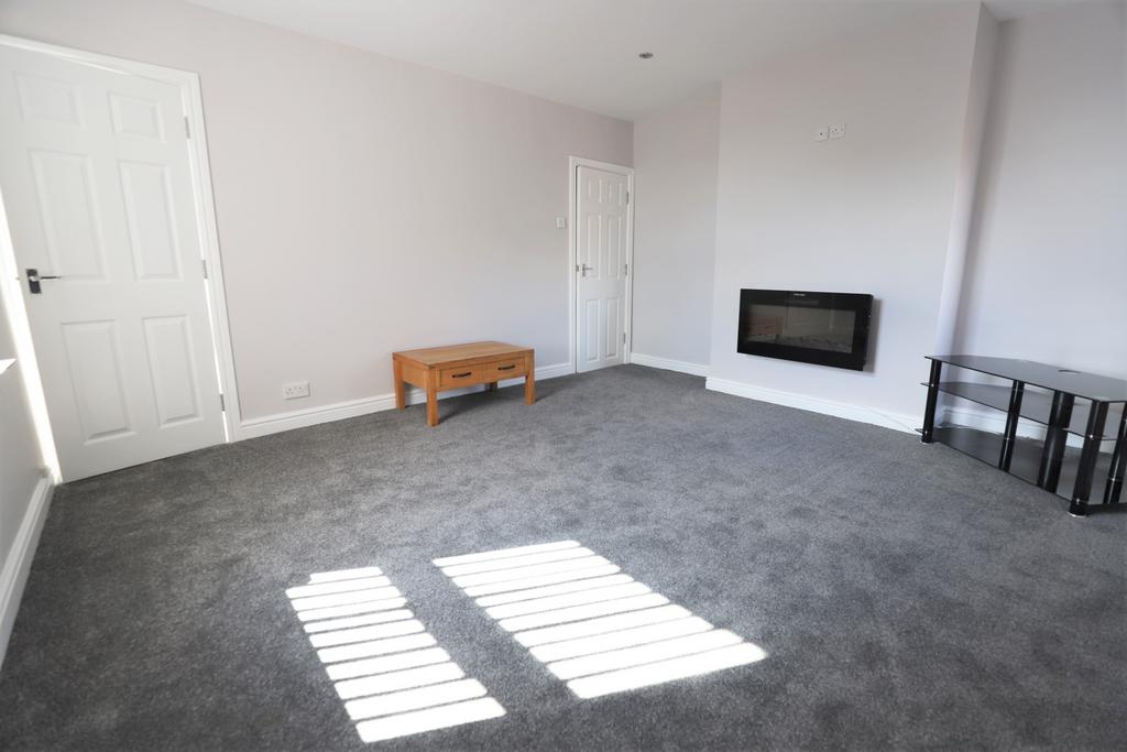 Sparrow Terrace, Porthill... 1 bed flat £600 pcm (£138 pw)