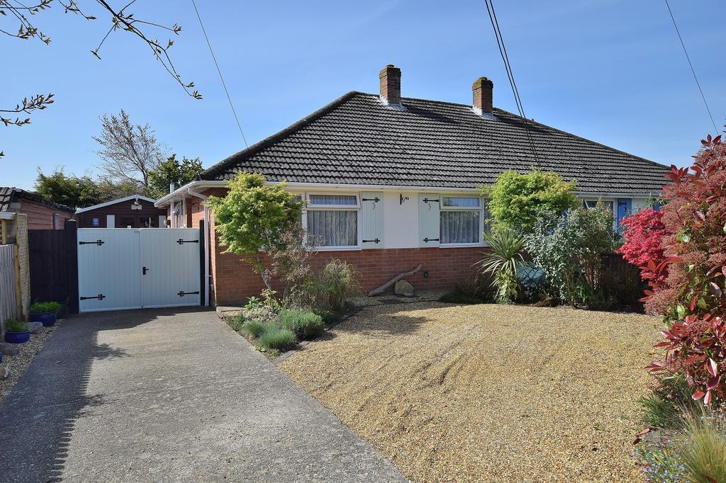 Hazelwood Avenue, New Milton, Hampshire. BH25 5LX 2 bed detached
