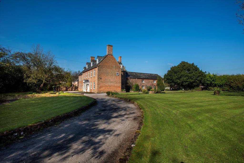 Ash Priors, Taunton, Somerset, TA4 5 bed detached house for sale £