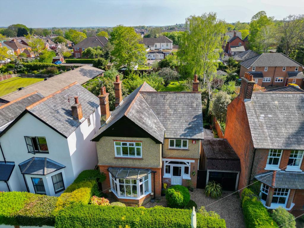 Cambridge Road East, Farnborough, GU14 3 bed detached house for sale