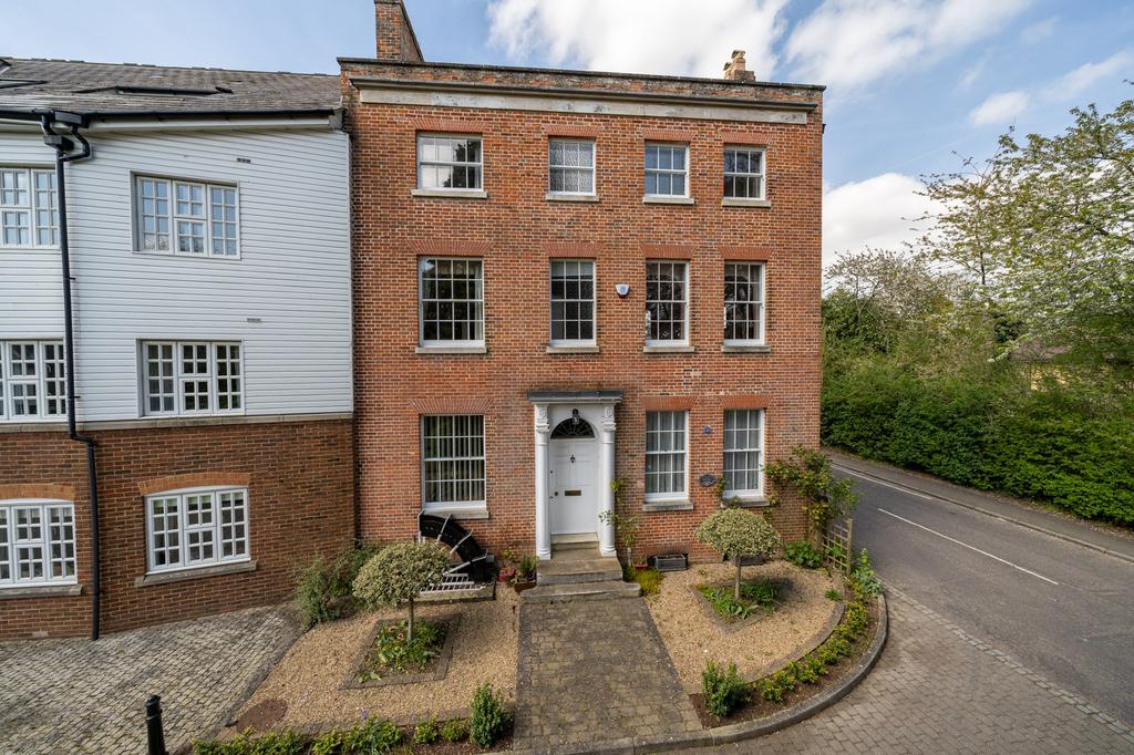 Old Mill House, Piccotts End, Hemel Hempstead HP1 4 bed semidetached