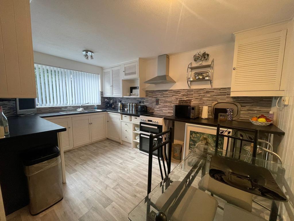 Braybourne Close, Uxbridge, Greater... 3 bed end of terrace house £