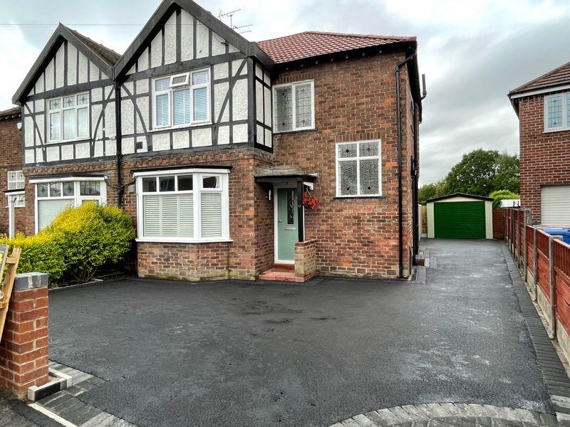 Outwood Drive, Cheadle, SK8 3 bed semidetached house £1,750 pcm (£