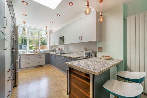 110 Palace View, Bromley, BR1 3ER