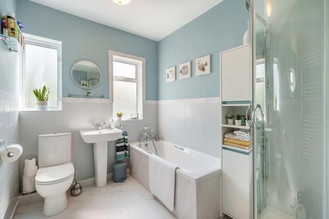 110 Palace View, Bromley, BR1 3ER