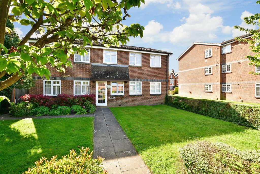 Abbotsbury Court, Horsham, West Sussex 1 bed apartment for sale £200,000