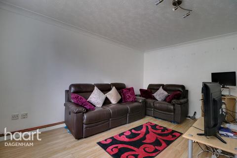 2 bedroom flat for sale - Plumtree Close, Dagenham