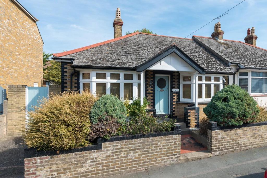 Muir Road, Ramsgate, CT11 3 bed semidetached bungalow for sale £365,000