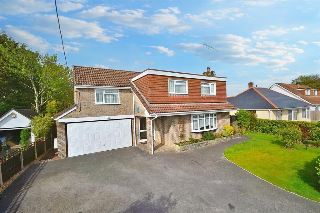 Corfe Mullen 5 Bed Detached House For Sale - £650,000