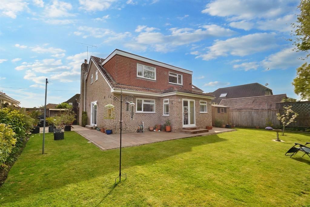 Corfe Mullen 5 bed detached house for sale £637,000