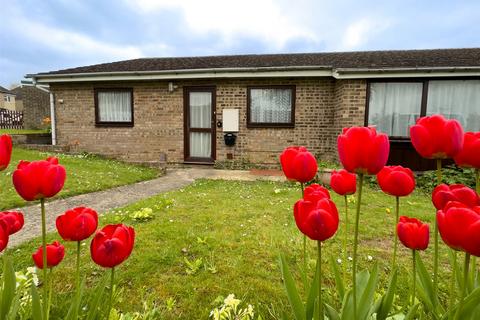 3 bedroom bungalow for sale - Quarry Road, Witney, Oxfordshire, OX28