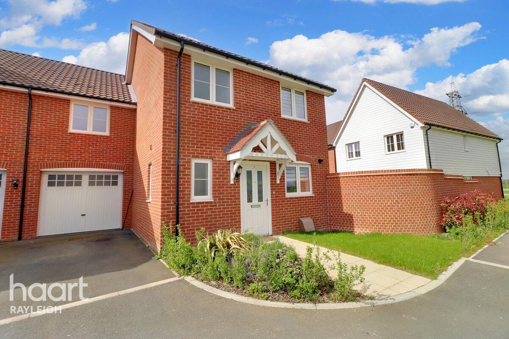 Collins Close, Rayleigh 3 bed end of terrace house for sale £500,000