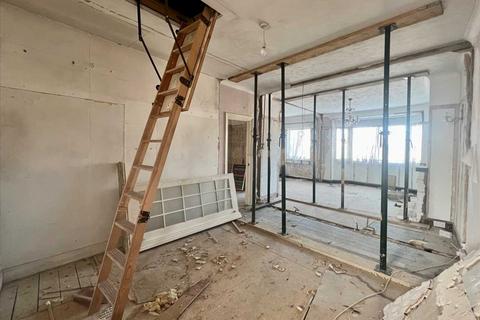 2 bedroom apartment for sale, Leigh on Sea SS9