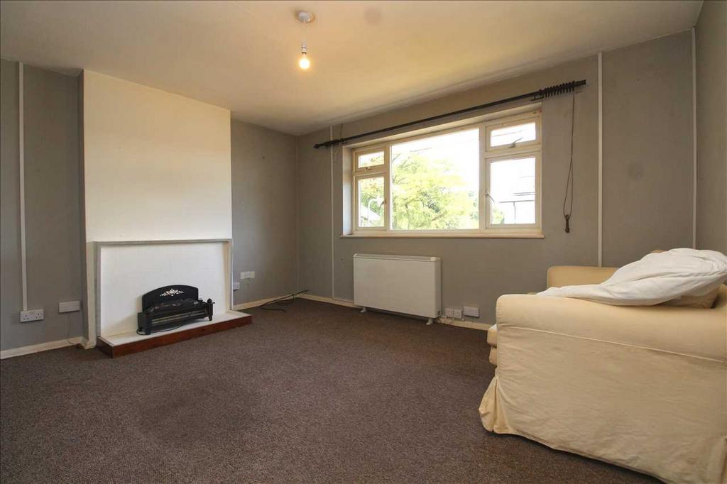 Blenheim Crescent, Leigh on Sea SS9 2 bed apartment for sale £275,000