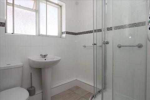 3, Blenheim Court Blenheim Crescent, Leigh-on-sea, SS9 3DU