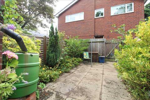 3, Blenheim Court Blenheim Crescent, Leigh-on-sea, SS9 3DU