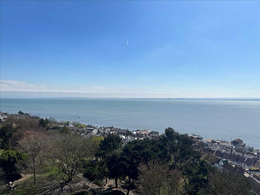 Leigh on Sea SS9 2 bed apartment for sale £250,000