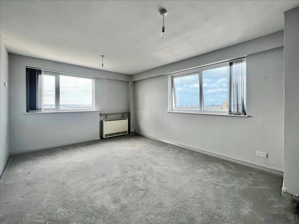 Leigh on Sea SS9 2 bed apartment for sale £250,000