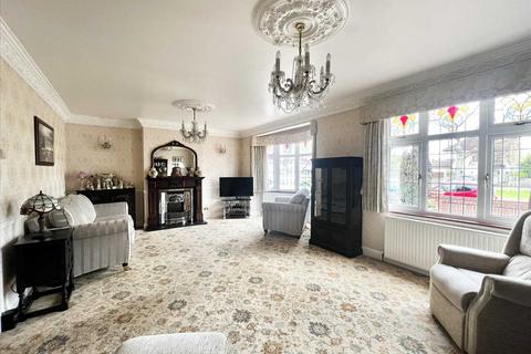 41 Blenheim Chase, Leigh-on-sea, SS9 3BZ