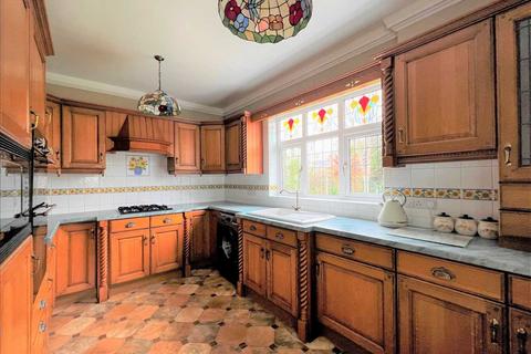 41 Blenheim Chase, Leigh-on-sea, SS9 3BZ
