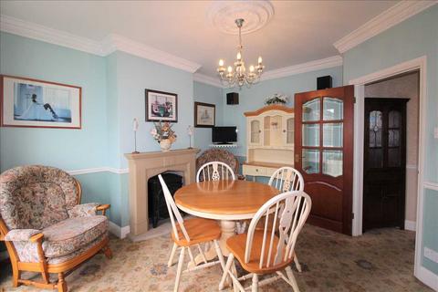 41 Blenheim Chase, Leigh-on-sea, SS9 3BZ