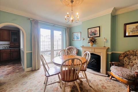 41 Blenheim Chase, Leigh-on-sea, SS9 3BZ