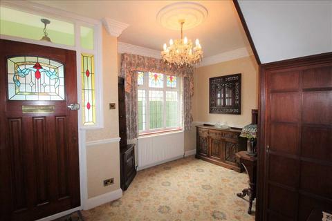 41 Blenheim Chase, Leigh-on-sea, SS9 3BZ