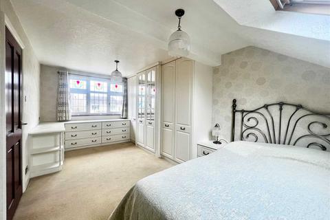 41 Blenheim Chase, Leigh-on-sea, SS9 3BZ