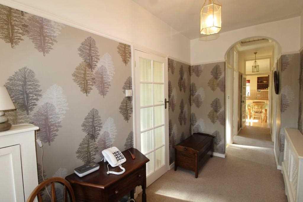41 Canvey Road, Leigh on Sea SS9 2 bed bungalow for sale £650,000