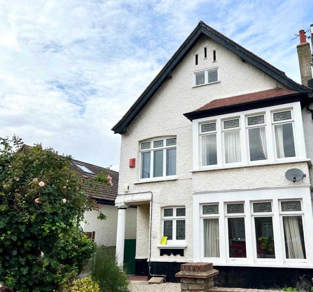 Leigh on Sea SS9 5 bed semidetached house for sale £700,000