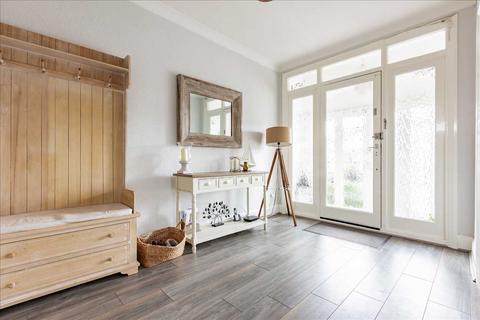 12 Aberdeen Gardens, Leigh-on-sea, SS9 3RH