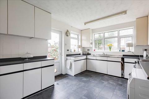 12 Aberdeen Gardens, Leigh-on-sea, SS9 3RH