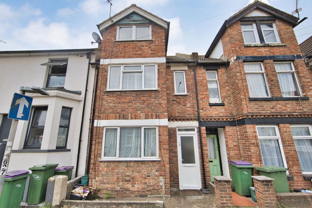 Pavilion Road, Folkestone, CT19 3 bed terraced house for sale £200,000