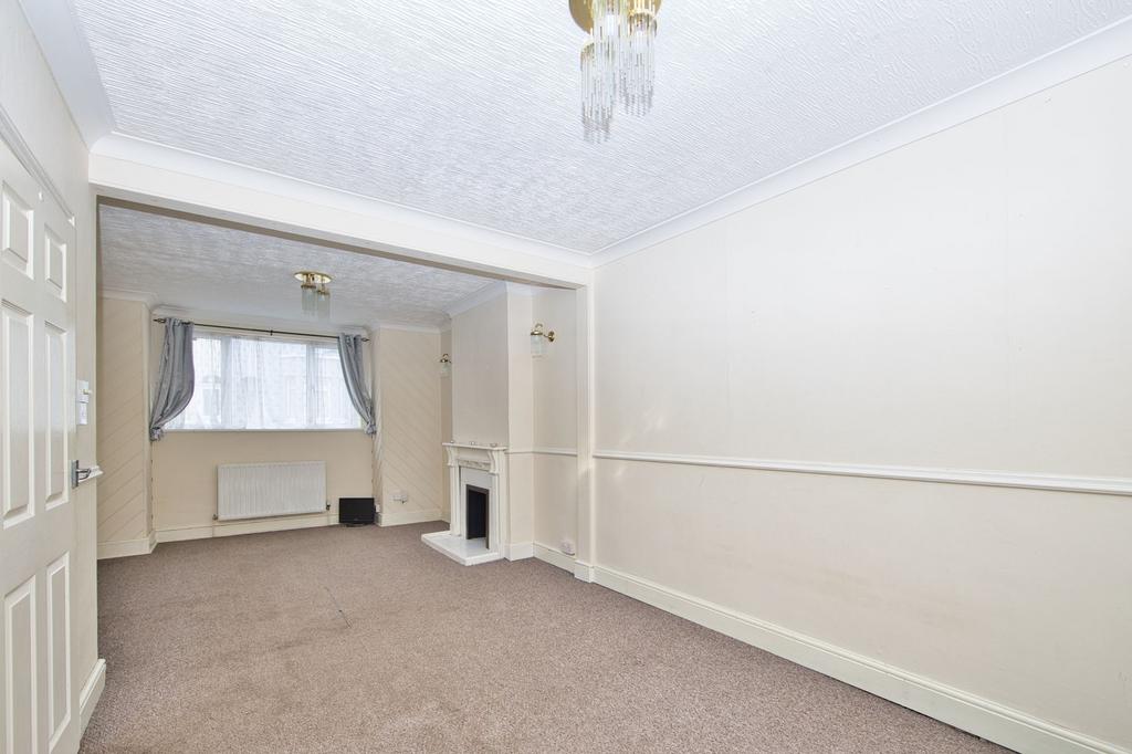 Pavilion Road, Folkestone, CT19 3 bed terraced house for sale £200,000