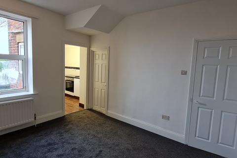 3 bedroom terraced house to rent, Split Crow Road, Gateshead NE8