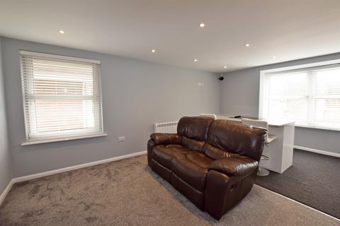 2 bedroom flat to rent, High Street, Bognor Regis, PO21