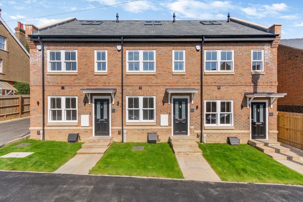 Hivings Hill, Chesham 3 bed end of terrace house for sale £585,000