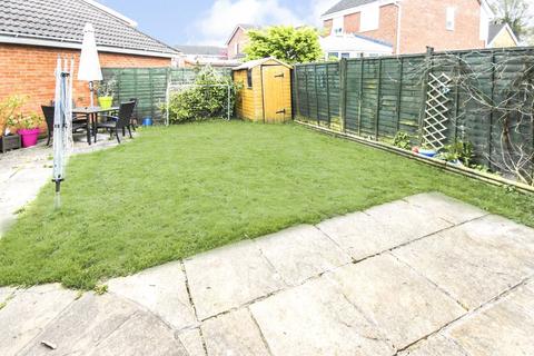 1 Derry Close, Ash Vale, Aldershot, GU12 5SR