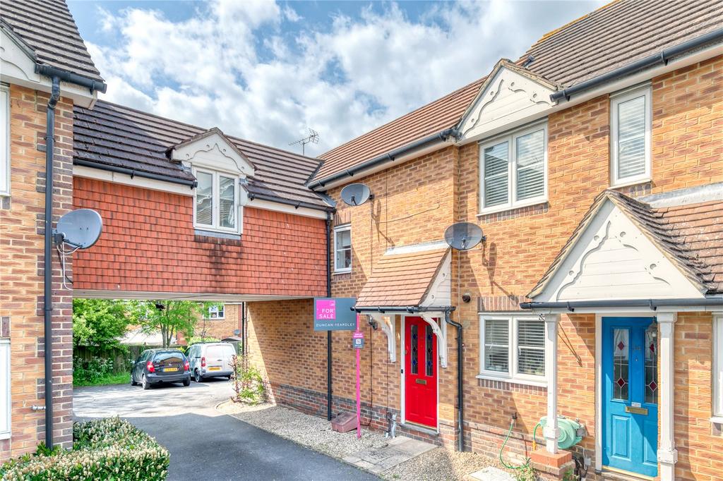Lyon Oaks, Warfield, Bracknell... 3 bed terraced house £425,000